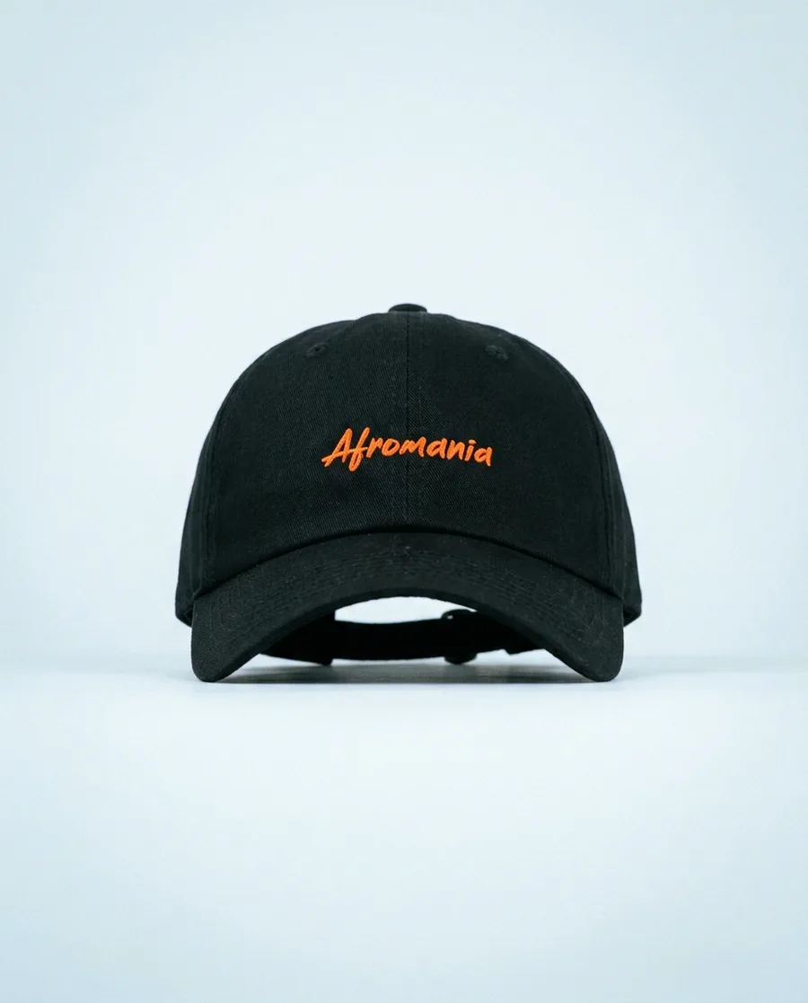 Schwarze Baseball-Kappe mit orange gesticktem Afromania-Schriftzug